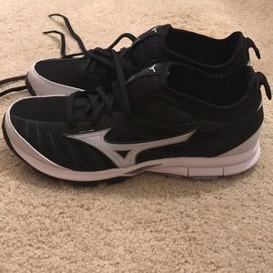 NWOT Mizuno shoes